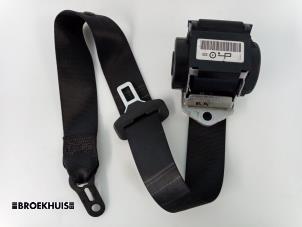 Begagnade Bakre säkerhetsbälte, höger BMW 1 serie (E81) 118d 16V Pris € 15,00 Marginaltabell erbjuds av Autobedrijf Broekhuis B.V.