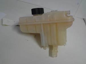 Gebruikte Expansievat Peugeot 407 SW (6E) 2.0 HDiF 16V Prijs € 15,00 Margeregeling aangeboden door Autobedrijf Broekhuis B.V.