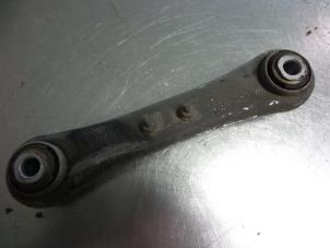 Gebruikte Draagarm rechts-achter Volvo XC70 (BZ) 2.4 D5 20V AWD Prijs € 25,00 Margeregeling aangeboden door Autobedrijf Broekhuis B.V.