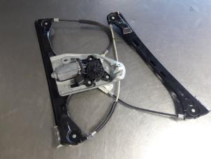 Gebruikte Raammechaniek 4Deurs links-voor Mercedes C (W203) 2.2 C-200 CDI 16V Prijs € 25,00 Margeregeling aangeboden door Autobedrijf Broekhuis B.V.