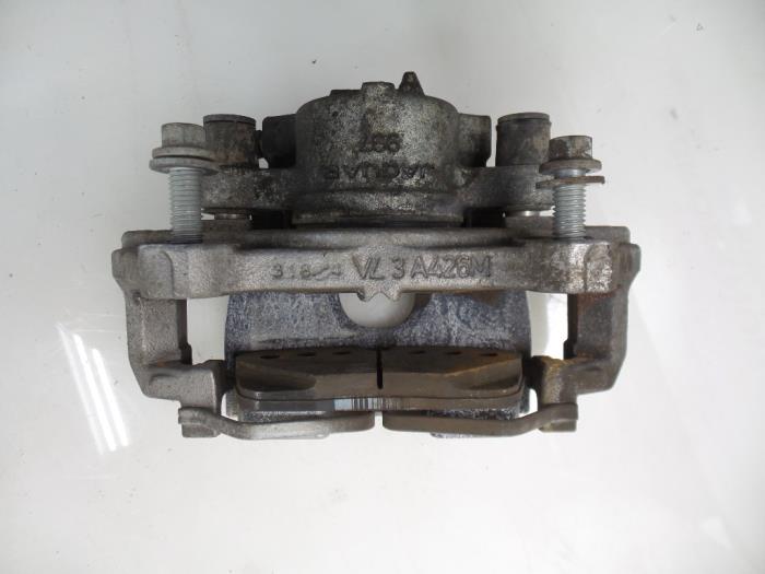 Främre bromsok, vänster från en Land Rover Discovery Sport (LC) 2.0 Si4 16V 2015