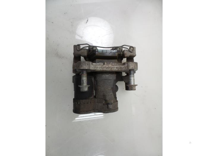 Bakre bromsok, vänster från en Land Rover Discovery Sport (LC) 2.0 Si4 16V 2015