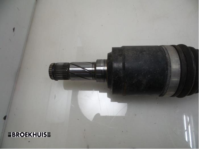 Drivaxel, vänster bak från en Land Rover Discovery Sport (LC) 2.0 Si4 16V 2015