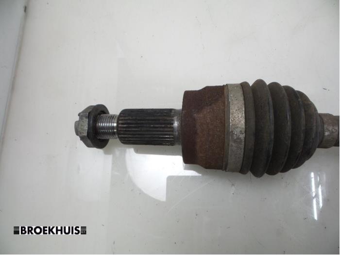 Drivaxel, vänster bak från en Land Rover Discovery Sport (LC) 2.0 Si4 16V 2015