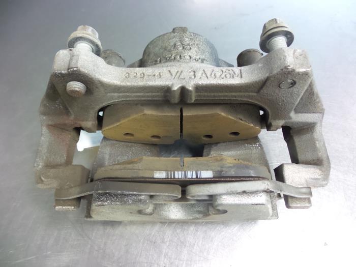 Främre bromsok, höger från en Land Rover Discovery Sport (LC) 2.0 Si4 16V 2015