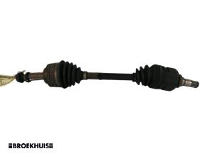 Begagnade Drivaxel, vänster fram Toyota Avensis (T22) 1.6 16V Pris € 20,00 Marginaltabell erbjuds av Autobedrijf Broekhuis B.V.