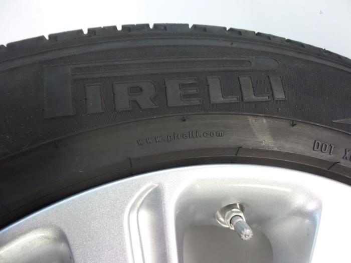 Sporthjulsuppsättning + däck från en Land Rover Discovery Sport (LC) 2.0 Si4 16V 2015