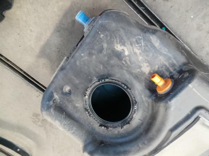 Tank från en Land Rover Discovery Sport (LC) 2.0 Si4 16V 2015