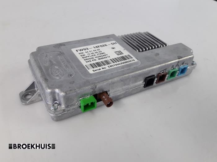 Antennförstärkare från en Land Rover Discovery Sport (LC) 2.0 Si4 16V 2015