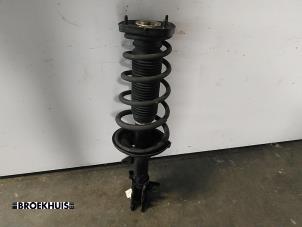 Begagnade Stötdämparstång, höger bak Kia Cerato 1.6 16V Pris € 40,00 Marginaltabell erbjuds av Autobedrijf Broekhuis B.V.