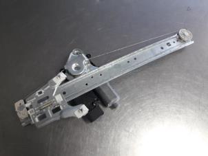 Gebruikte Raammechaniek 4Deurs links-achter Mercedes A (W168) 1.6 A-160 Prijs € 35,00 Margeregeling aangeboden door Autobedrijf Broekhuis B.V.