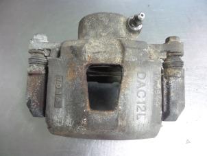 Gebruikte Remklauw (Tang) links-voor Chevrolet Nubira Wagon 2.0 TCDI 16V Prijs € 25,00 Margeregeling aangeboden door Autobedrijf Broekhuis B.V.