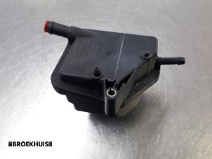 Gebruikte Stuurbekrachtiging Olie Reservoir Seat Toledo (1M2) 1.9 TDI 110 Prijs € 5,00 Margeregeling aangeboden door Autobedrijf Broekhuis B.V.