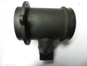 Begagnade Luftmassemätare Mercedes E (W210) 3.0 E-300D Turbo 24V Pris € 20,00 Marginaltabell erbjuds av Autobedrijf Broekhuis B.V.