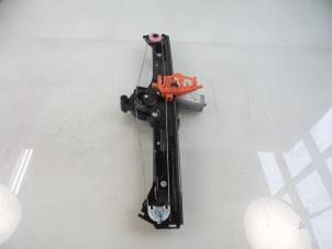 Gebruikte Ruitmechaniek 4Deurs links-voor Lancia Delta (844) 2.0 D Multijet 16V 165 Prijs € 60,00 Margeregeling aangeboden door Autobedrijf Broekhuis B.V.