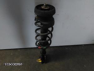 Begagnade Stötdämparstång, höger fram Opel Vivaro 1.9 DTI 16V Pris € 36,30 Inklusive moms erbjuds av Autobedrijf Broekhuis B.V.