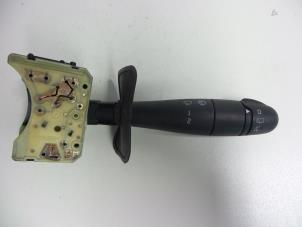 Gebruikte Ruitenwis Schakelaar Renault Kangoo (KC) 1.9 D 55 Prijs € 10,00 Margeregeling aangeboden door Autobedrijf Broekhuis B.V.