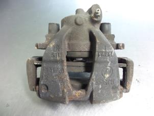 Begagnade Främre bromsok, vänster Fiat Punto II (188) 1.3 JTD Multijet 16V Pris € 25,00 Marginaltabell erbjuds av Autobedrijf Broekhuis B.V.