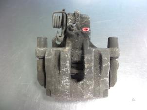 Begagnade Bakre bromsok, vänster Ford Transit Connect 1.8 TDCi 110 Pris € 25,00 Marginaltabell erbjuds av Autobedrijf Broekhuis B.V.