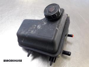 Begagnade Styrservotank Peugeot 407 SW (6E) 1.6 HDiF 16V Pris € 10,00 Marginaltabell erbjuds av Autobedrijf Broekhuis B.V.