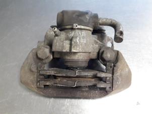 Gebruikte Remklauw (Tang) links-achter Renault Megane Coupé (DA) 2.0 IDE 16V Prijs € 20,00 Margeregeling aangeboden door Autobedrijf Broekhuis B.V.