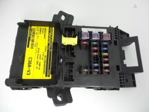 Używane Skrzynka bezpieczników Toyota Avensis (T22) 2.0 D-4D 16V Cena € 20,00 Procedura marży oferowane przez Autobedrijf Broekhuis B.V.