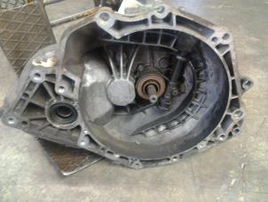 Begagnade Växellåda Opel Astra F Caravan (51/52) 1.6i 16V Pris på förfrågan erbjuds av Autobedrijf Broekhuis B.V.