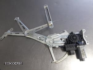 Gebruikte Ruitmechaniek 4Deurs links-voor Opel Zafira (F75) 1.8 16V Prijs € 25,00 Margeregeling aangeboden door Autobedrijf Broekhuis B.V.