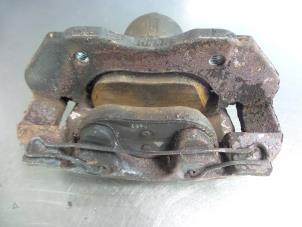 Gebruikte Remklauw (Tang) links-voor Ford Focus 2 Wagon 1.6 16V Prijs € 25,00 Margeregeling aangeboden door Autobedrijf Broekhuis B.V.