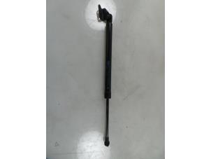 Gebruikte Amortisseur rechts-achter Mazda CX-5 I (KE,GH) 2.2 SkyActiv-D 16V 2WD Prijs € 15,00 Margeregeling aangeboden door Autobedrijf Broekhuis B.V.