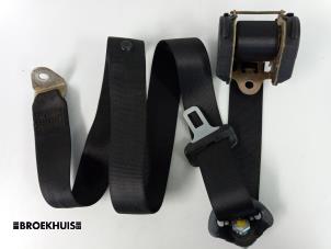 Begagnade Bakre säkerhetsbälte, höger Opel Calibra 2.0i 16V Pris € 15,00 Marginaltabell erbjuds av Autobedrijf Broekhuis B.V.