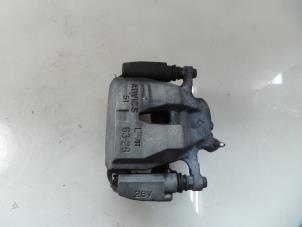 Gebruikte Remklauw (Tang) links-voor Toyota RAV4 (A4) 2.0 16V VVT-i 4x4 Prijs € 35,00 Margeregeling aangeboden door Autobedrijf Broekhuis B.V.