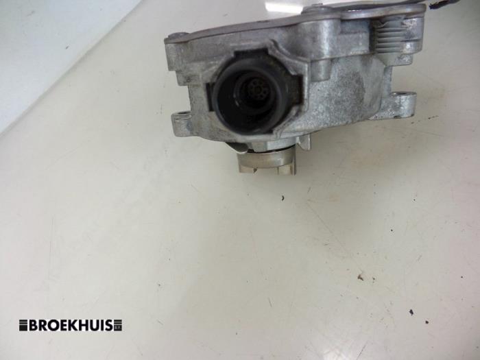 Vakuumpump (bensin) från en Land Rover Discovery Sport (LC) 2.0 Si4 16V 2015