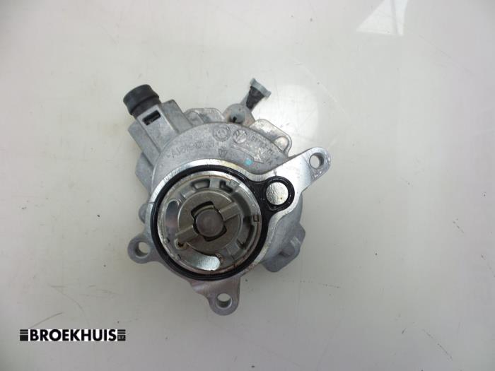 Vakuumpump (bensin) från en Land Rover Discovery Sport (LC) 2.0 Si4 16V 2015