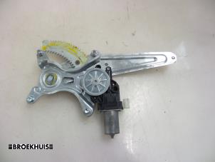 Begagnade Fönstermekanism för bakre dörr, 4-dörrars, vänster Suzuki Vitara (LY/MY) 1.6 16V DDiS AllGrip Pris € 65,00 Marginaltabell erbjuds av Autobedrijf Broekhuis B.V.