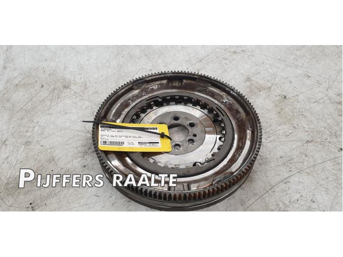 Svänghjul från en Audi A1 Sportback (8XA/8XF) 1.6 TDI 16V 2013