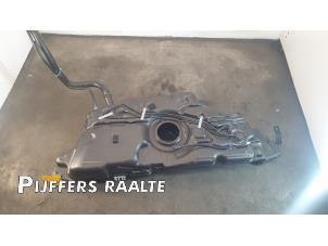 Begagnade Tank Peugeot 3008 II (M4/MC/MJ/MR) 1.2 12V e-THP PureTech 130 Pris € 200,00 Marginaltabell erbjuds av Pijffers B.V. Raalte