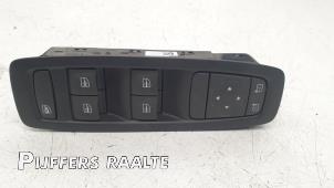 Gebruikte Elektrisch Raam Schakelaar Renault Megane IV Estate (RFBK) 1.5 Energy dCi 110 Prijs € 45,00 Margeregeling aangeboden door Pijffers B.V. Raalte