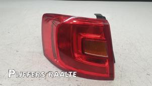 Begagnade Baklykta, vänster Volkswagen Jetta IV (162/16A) 1.2 TSI Pris € 50,00 Marginaltabell erbjuds av Pijffers B.V. Raalte