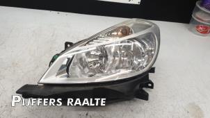 Gebruikte Koplamp links Renault Clio III (BR/CR) 1.6 16V Prijs € 84,70 Inclusief btw aangeboden door Pijffers B.V. Raalte