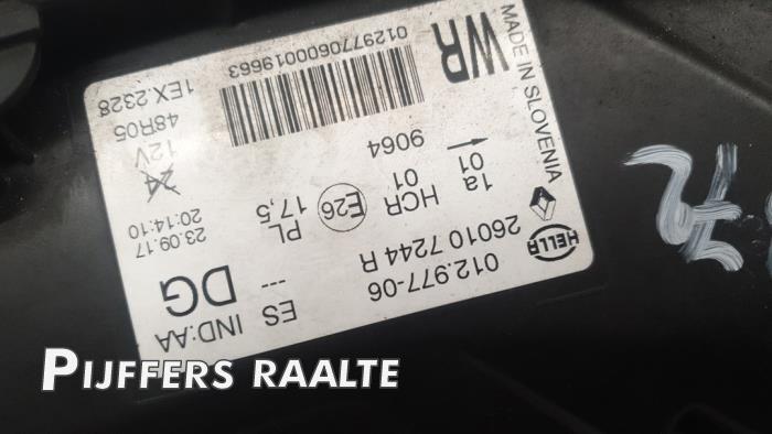 Koplamp rechts van een Renault Captur (2R) 1.2 TCE 16V EDC 2017