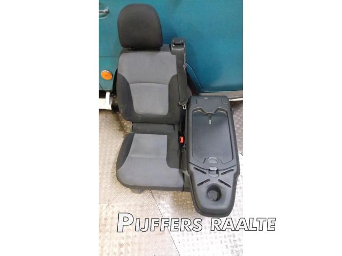 Bank rechts-voor van een Opel Vivaro 1.6 CDTI BiTurbo 120 2015