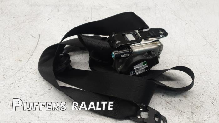 Främre säkerhetsbälte, höger från en Mercedes-Benz C Estate (S205) C-180 1.6 16V BlueEfficiency 2017