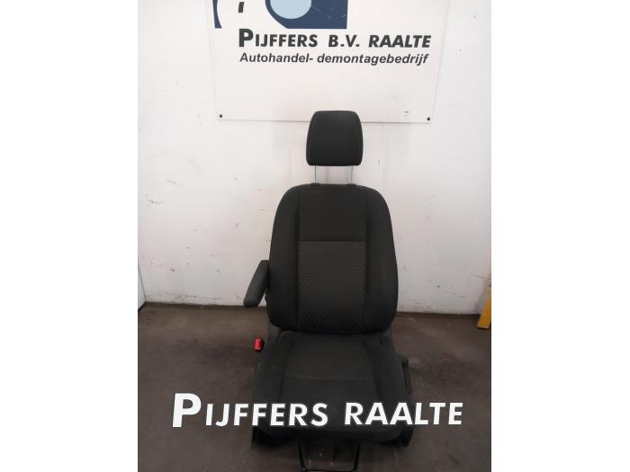 Voorstoel links van een Ford Transit 2.0 TDCi 16V Eco Blue 130 RWD 2022