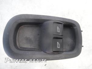 Gebruikte Elektrisch Raam Schakelaar Ford Tourneo Custom Prijs € 20,00 Margeregeling aangeboden door Pijffers B.V. Raalte