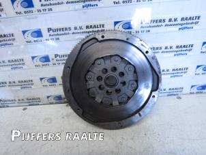 Gebruikte Dubbele massa vliegwiel Nissan X-Trail (T32) 2.0 dCi 150 All Mode Prijs € 50,00 Margeregeling aangeboden door Pijffers B.V. Raalte