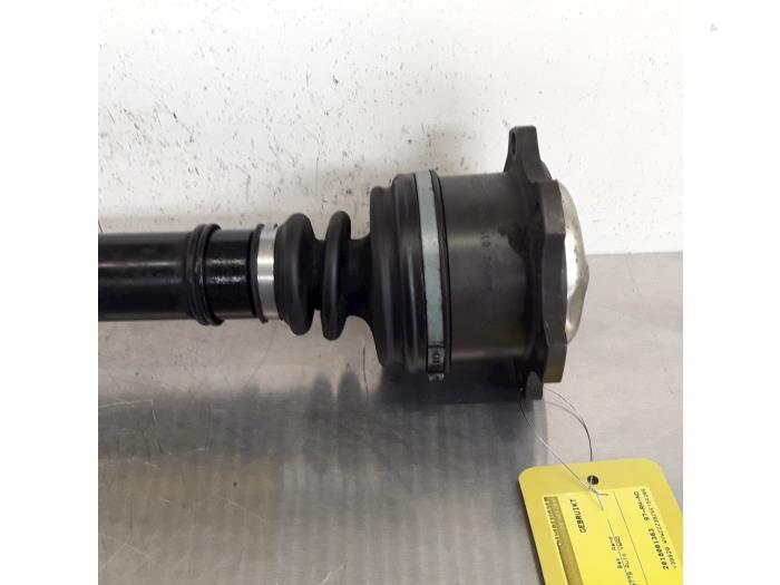 Drivaxel, höger fram från en Volkswagen Passat Variant (3B6) 1.9 TDI 100 2005