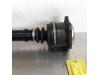 Drivaxel, höger fram från en Volkswagen Passat Variant (3B6) 1.9 TDI 100 2005