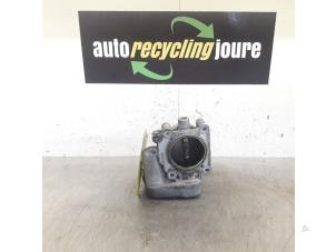 Gebruikte Gasklephuis Opel Vectra C Caravan 2.2 DIG 16V Prijs € 40,00 Margeregeling aangeboden door Autorecycling Joure B.V.