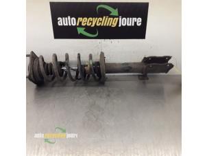 Używane Amortyzator lewy przód Mitsubishi Colt (Z2/Z3) 1.5 DI-D 12V HP Cena € 29,99 Procedura marży oferowane przez Autorecycling Joure B.V.